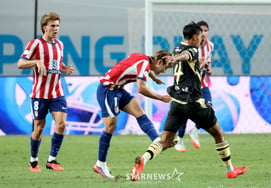 [Foto] 'Lee Kang-in bloqueado al levantar el balón hacia adelante'