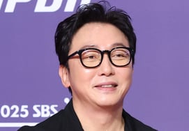 'Shock' at 60 next year... Tak Jae-hoon, stocks down 37% and variety show ends 'depressing birthday' [Mi-oo-sae]