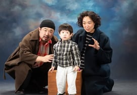 カン·ジェジュン♥イ·ウニョンの子、すでに二歳..「ナ・ホロ・ジベ」コンセプトの家族写真公開