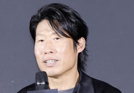 '刺客(们)'柳承龙与朴海日继《苔藓》后时隔 16年再度合作……“那眼神令人羡慕”