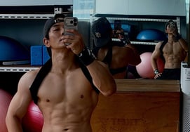 On Joo-wan muestra sus abdominales a los 40 años, algo difícil de creer; ♥reacción de Bang Min-ah [Star Issue]