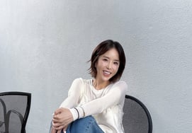 Shin Ji clarifies even with a single photo: "I wasn't putting my foot on the chair"