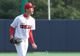 [Foto] Han Gyu-min celebra: «Eliminé la crisis con una jugada doble»