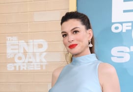 'Third Pregnancy' Anne Hathaway Reveals Bold D-Line in Crop Top and Low-Rise Jeans