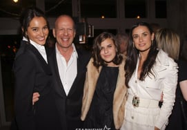 Diễn viên Bruce Willis đang chiến đấu với bệnh mất trí nhớ, con gái Tallulah kết hôn..Lễ cưới tại trang trại của mẹ Demi Moore [Vấn đề sao thế giới]