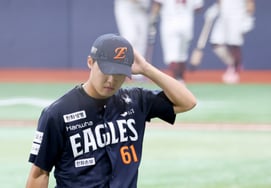 'Need a win urgently': The '500 million won signing bonus duo' guarding the 2nd division, "Kim Seo-hyun's performance... We'll watch Jung Woo-ju for about two more games before deciding": Hanwha's bullpen concerns