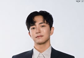 [公式] 『もしかしたらハッピーエンド』のパク・チョンヒュ作家、フレインTPCと専属契約