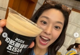 Seolhyun, What Did She Do During Her Break? ... Not Waterbomb, But a Soccer Field Goddess Emerges