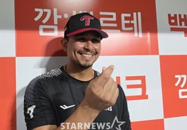 'MLB 112 wins → KBO first win' KARAESCO shows humility! "In Korea, I am a rookie → Will keep studying, respect my teammates"
