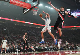 "Give us this card and we'll give you 32 years of premium season tickets": An NBA team's massive offer... resulting in 'the only one in the world'