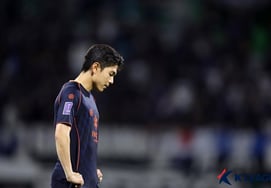 También desconocía las reglas de sustitución y, en los últimos momentos, incluso cuando un jugador del Gangwon cayó empujado por otro, el árbitro lo marcó como 'no fuera de juego'... La controversia sobre la decisión en el partido contra Gamba, que también captó la atención en Japón.