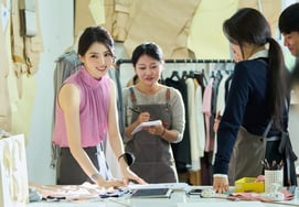 Han So-hee to become CEO of fashion company... Silver 'intern' Choi Min-sik says, "It's cheerful and cool"