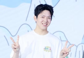 Doeun, dễ thương với dấu V [★ảnh]