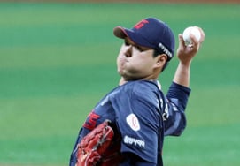 ロッテのナ・ギュナン、首の痛みで選出当日に交代··· 6R新人のキム・ハンギョル、SSG戦で1軍初デビュー戦 [インチョン現場]