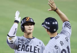 Cuối hiệp 9 với 2 out hòa 3-3 → Noh Si-hwan đánh an toàn + bóng hoang + Heo In-seo đánh ngược dòng' Hanwha, thắng 4-3 trong hiệp phụ... 'Chặn đứng chuỗi 5 trận thắng liên tiếp của Doosan' [Bình luận trực tiếp từ Jamsil]