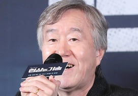 アン・パンソク監督が「回復中」と近況を伝えた..チュ・ヨンウとキム・ソヒョンの『恋愛博士』、遺作となった『大衆の衝撃』