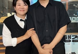 Lee Jung-eun meets Lee Sang-soon, who sent a "lookalike" love call [Star Issue]