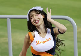 [Ảnh] Ưu Soo-han, vũ điệu sứa duyên dáng