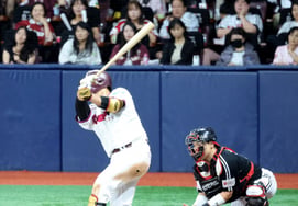 [Photo] 'Strikeout, not out; ball slipped' — LG Concedes Winning Run