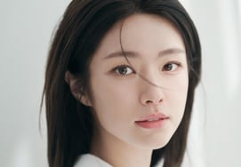 低头致歉的河英..历史学者沈龙焕：“对安尚浩定性为亲日派需谨慎”[Star Issue]