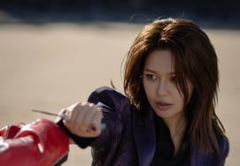 Is that Girls' Generation's Suhyung? She has completely changed.. A villain with a chilling expression