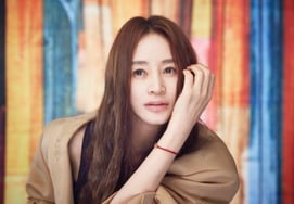 Kim Hye-soo: «El director Ahn Pan-seok, fallecido, dirigió hasta el último momento... permanecí atónita durante mucho tiempo» | Tributo conmovido [Entrevista 1]
