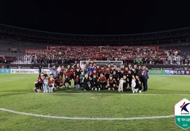 "As a community-owned club, isn't there a way to help the local economy?" Bucheon FC's unconventional idea... even considering Jeonju fans: "Spend 50,000 won and get a stay voucher"