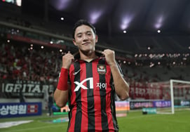 [Official] 'Overwhelming Support' FC Seoul's Jung Seung-won Honored with His First K League Player of the Month Award