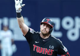 'Austin Explodes → 8 Runs in the 5th Inning' Mega-Twins Burst! LG Crushes Kiwoom 13-6, Secures Winning Series [Gocheok On-Site Review]