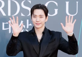 Lee Jun-ho, Second in Star Ranking Male Actors.. Trending Forward