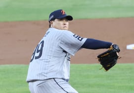 [Photo] Ryu Hyun-jin with a 'fierce gaze'