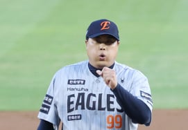 [Foto] Ryu Hyun-jin: «La bola se acumula constantemente»