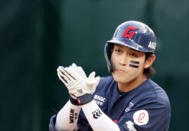 [Photo] 'First At-Bat Hit' Hwang Sung-bin