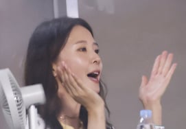 [Foto] La presentadora Bae Ji-hyun anima a "Ryu Hyun-jin, ¡vamos!"