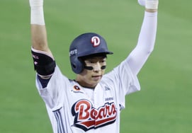 [フォト] キム・ミンソク、勝利の合図