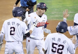 [Photo] Yang Eui-ji's three-run homer, the team leader unleashes his playful side