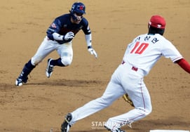 [Photo] 'One RBI, Triple in the Bottom of the 3rd' Hwang Sung-bin
