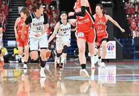 日本も緊張した韓国の第3クォーターの「プレッシャー守備」··· 9点差まで追い上げたが、4クォーターは耐えられなかった