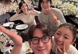 申智♥文元、李民宇♥李亚美与“结婚同期”聚会……“大家容光焕发”