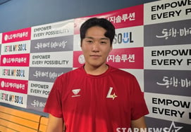 “Estaba tan nervioso que hasta me puse el uniforme al revés”. Con la ropa de otro, lanzó cinco entradas sin hit y, a pesar de haber lanzado el mayor número de entradas en su carrera, se sintió frustrado. “La próxima vez seguro lograré una calidad start (QS)”, prometió.