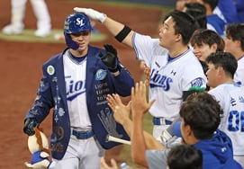 'Bang bang bang bang → Bang bang' Home run fireworks show painting the summer sky, '2 home runs, 5 hits' Koo Ja-wook soared... Hanwha defeated 8-5 [Daegu On-site Review]