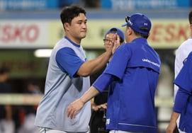 "Choi Won-tae is back," head coach Park Jin-man beams, as Samsung secures two straight wins after a four-game losing streak with a stellar starting pitcher performance and a four-home run explosion [Daegu]