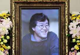 El director An Pan-seok fallecido, despedido hoy (día 15).. Kim Hee-ae, Kim Hye-soo y Jung Ryeo-won rinden homenaje en su descanso eterno