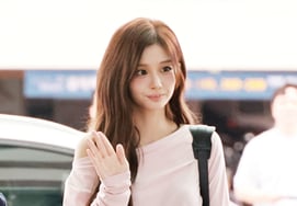 Nmixx Seol-yoon 'Nhan sắc rạng rỡ'[★ẢNH]
