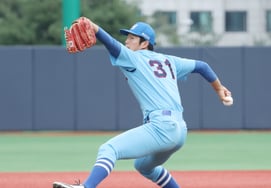 [Foto] Shin Kang-hoon, «lanzador de relevo de élite»