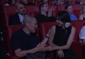Hong Sang-soo and Kim Min-hee at Locarno Na Ran-hi (수상)..Affectionate physical contact and mention of son despite affair [Comprehensive]