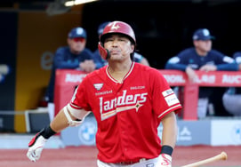 'Incheon Left-Handed Home Run Leader' Han Yu-seom's First Arc Finally Explodes in August → "Sorry It Took So Long to Break Through" with 2 Consecutive Home Runs