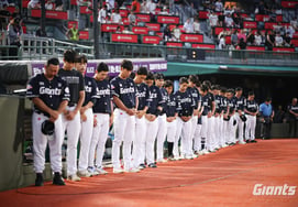 "Why Did Coach Kim Tae-hyung Clear the Dugout? The Moment He Saw the Opposing Pitcher Fall"