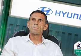 Former Gus Poyet, who made it to the final candidate list in 2024, fails again with document screening... Second attempt at becoming South Korea national team coach also falls through