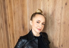 バイセクシュアルを告白した女優が死亡···3年前に弟を先に見送った 『悲劇的な家族史』 [スター・イシュー]